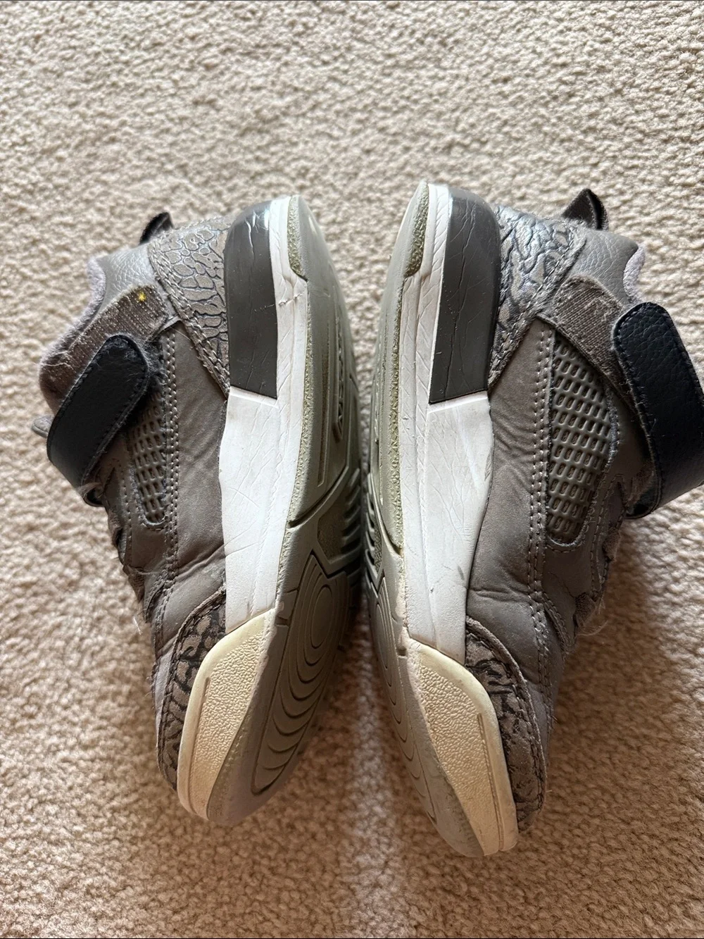 Little Kids Nike Spizike Low Size 13.5C Gray and white